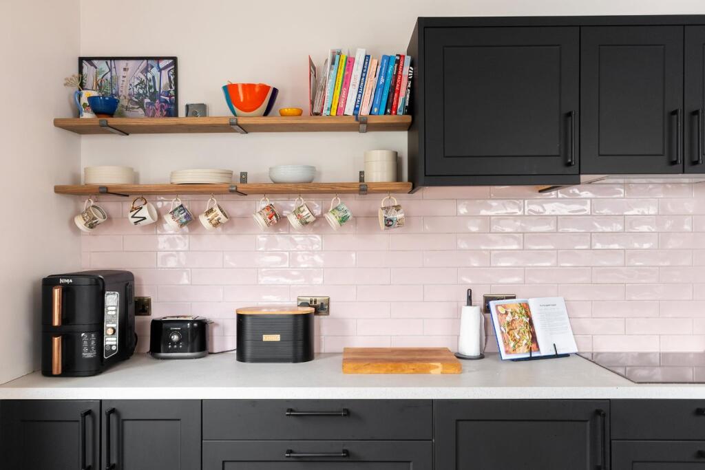 2W4RBN - Kitchen B.jpg