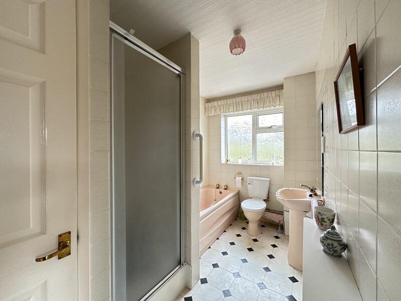 Family Bathroom 