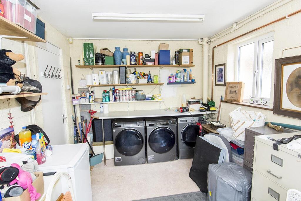 Utility Room/ Hobby Room