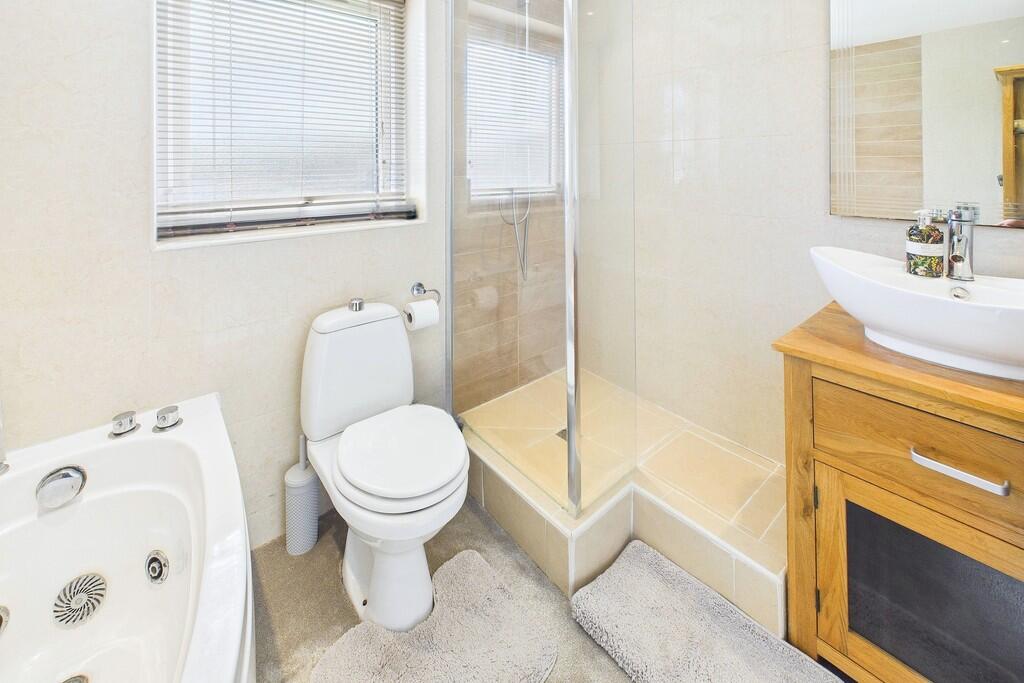 Bed 1 Ensuite