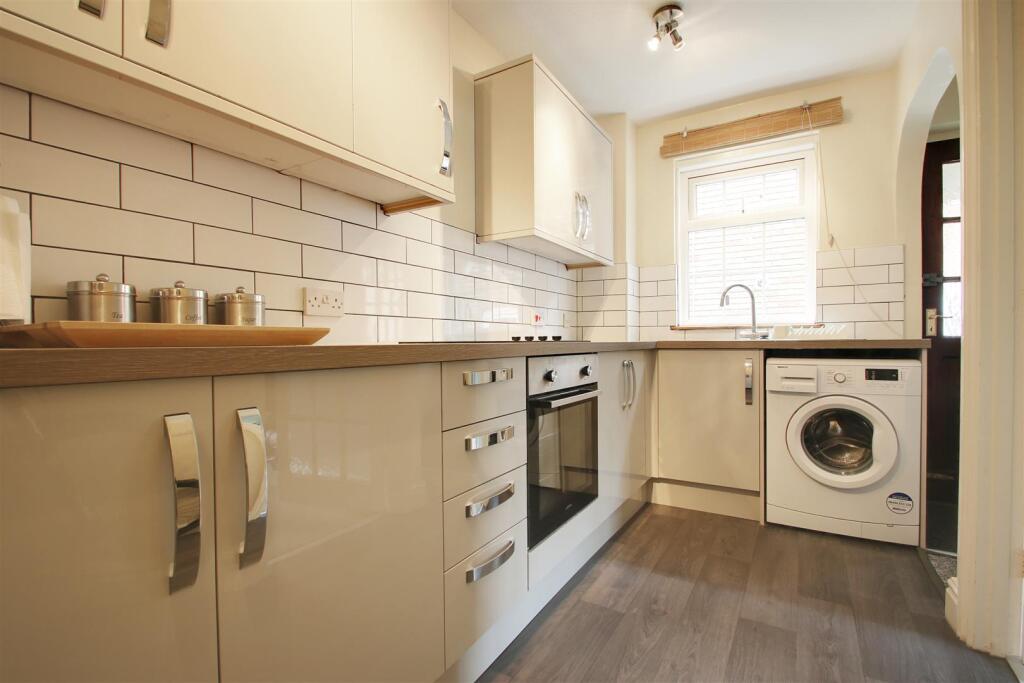 Kitchen 1.jpg