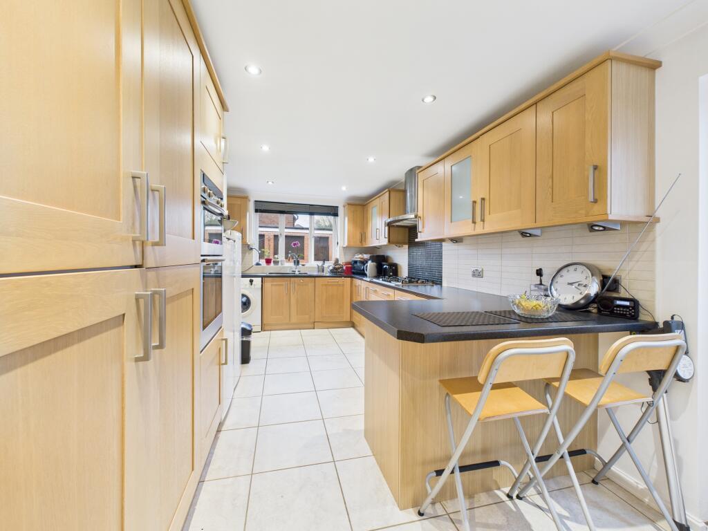 CAM04825G0-PR0192-STILL005