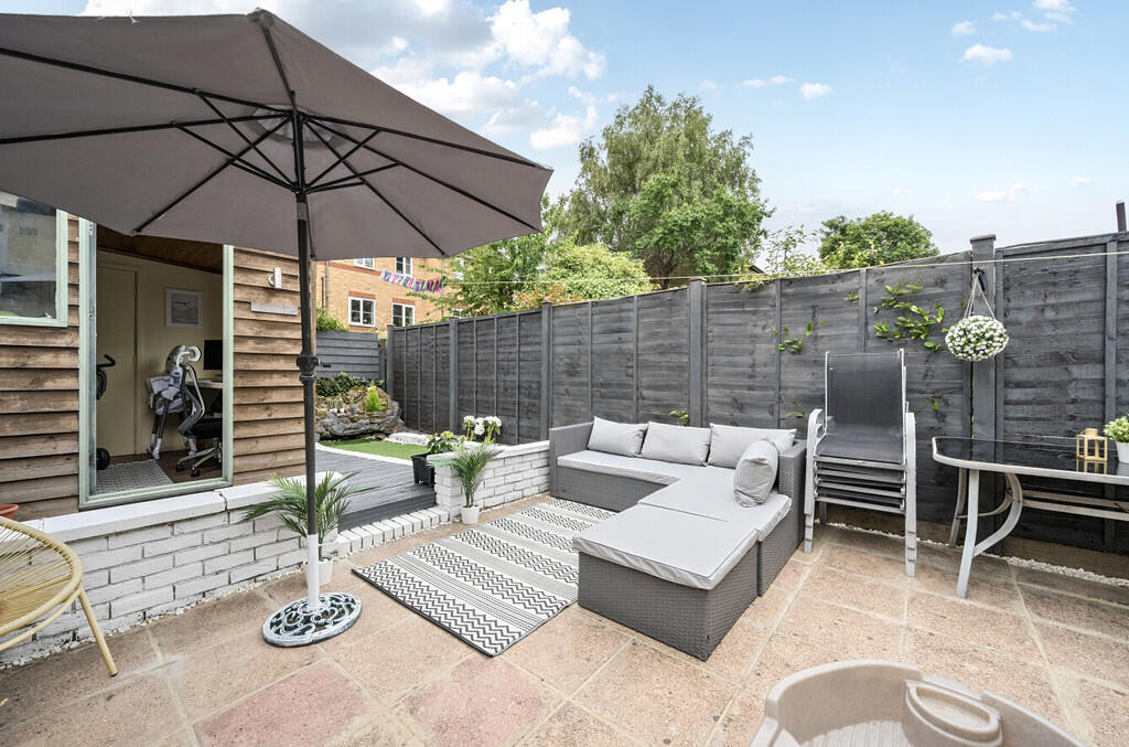 1299926-7-682f098...