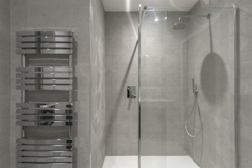 ensuite 2.jpg