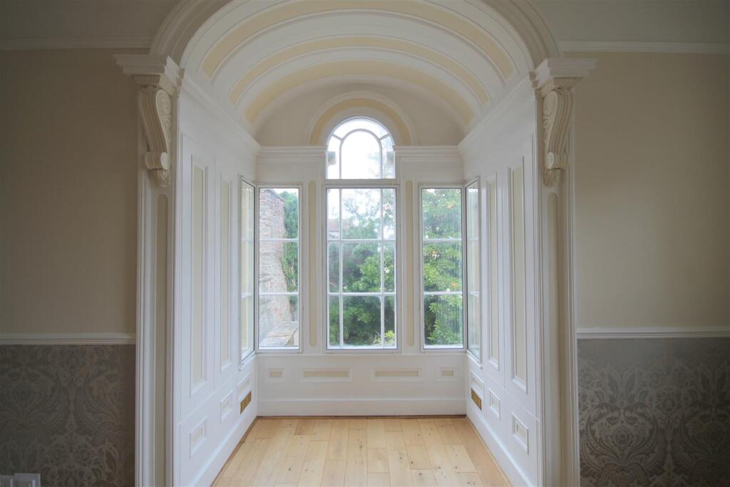 SH Lounge i.JPG
