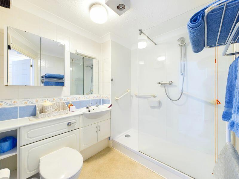 SHOWER ROOM
