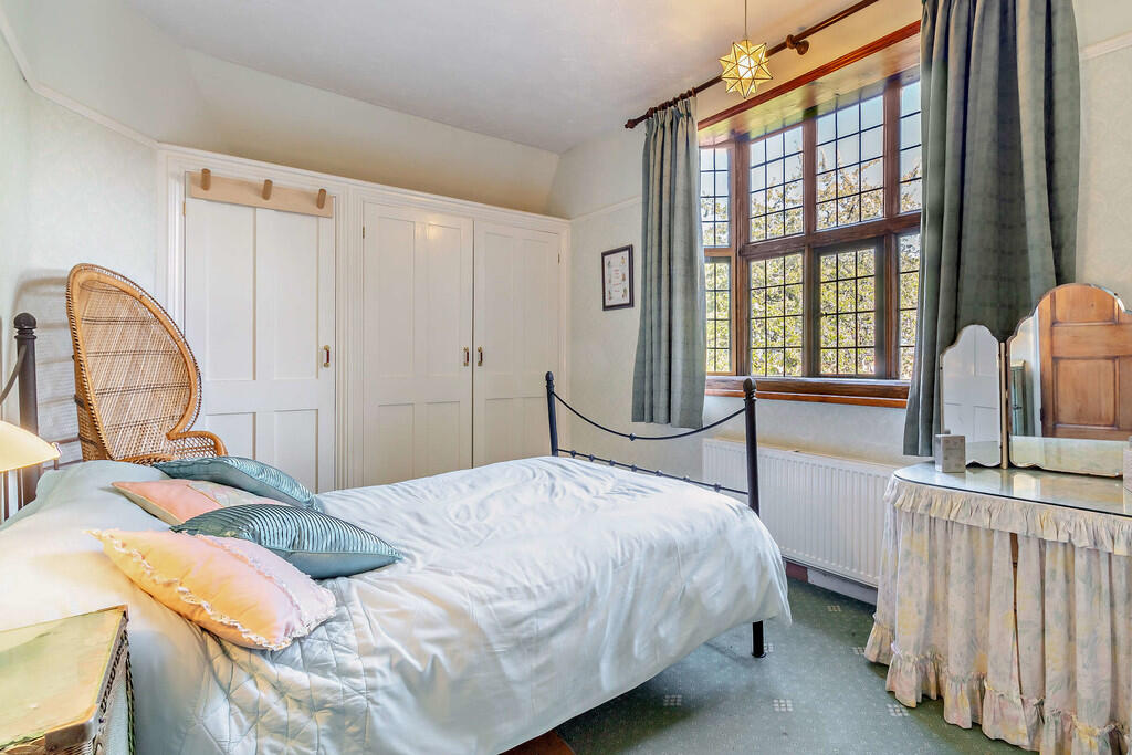 8646346-interior1...