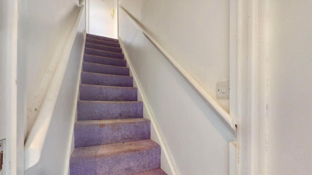 17d Nassington Road, Hampstead, London, NW3 2TX