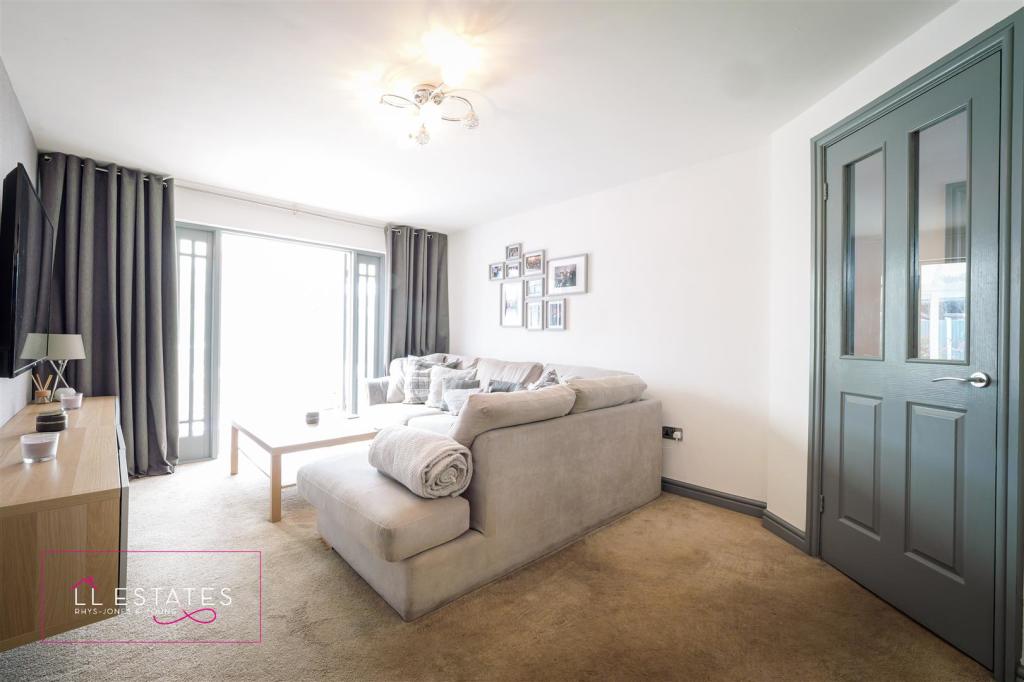 39 Roseview Crescent-46.jpg