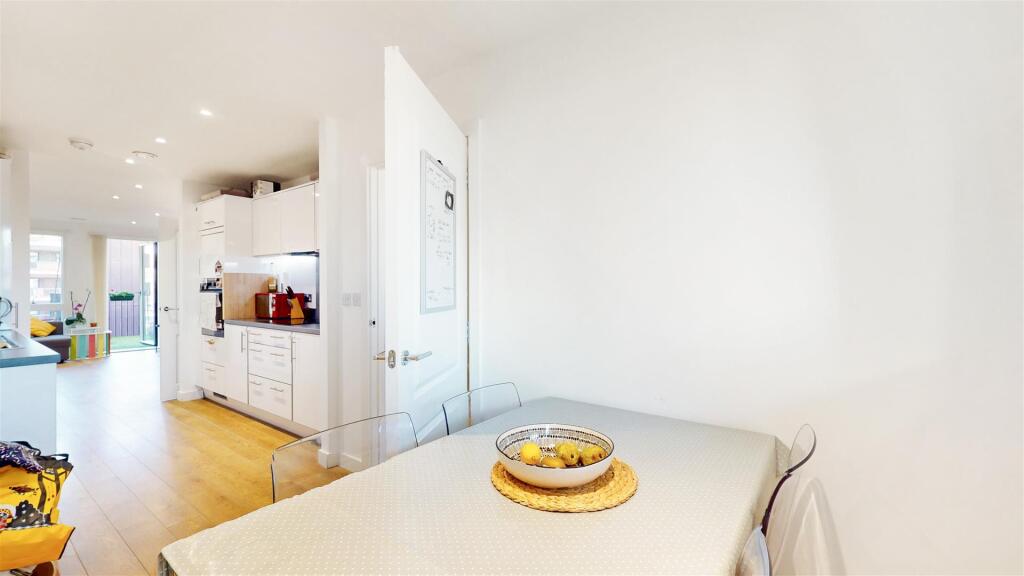 27 Southmere House, 1 Highland Street - 1xv2s7u4aB