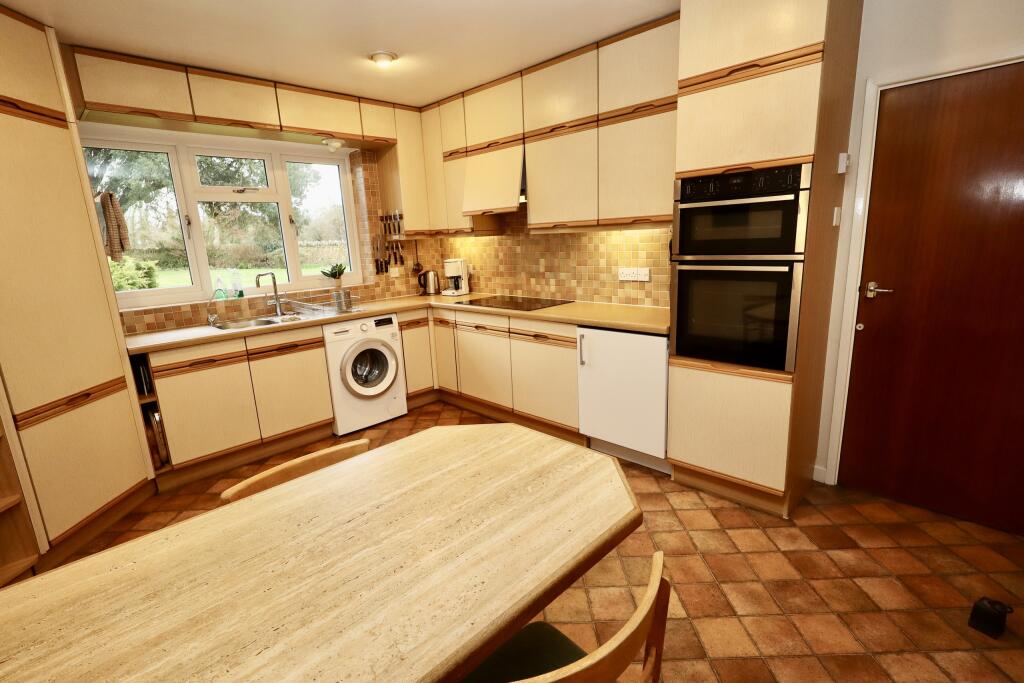 Kitchen breakfast room