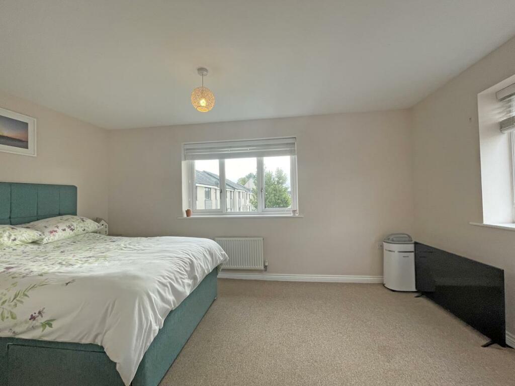 Marazion Way 16 Bed 2.jpg