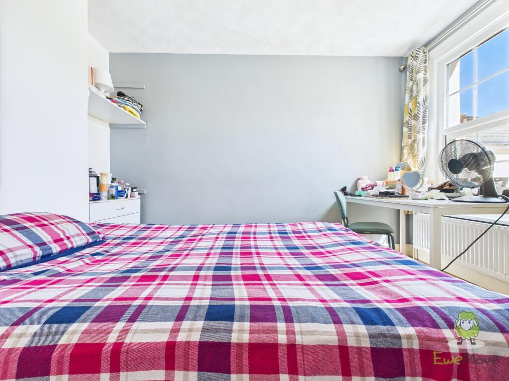 CAM01543G0-PR0148-STILL037