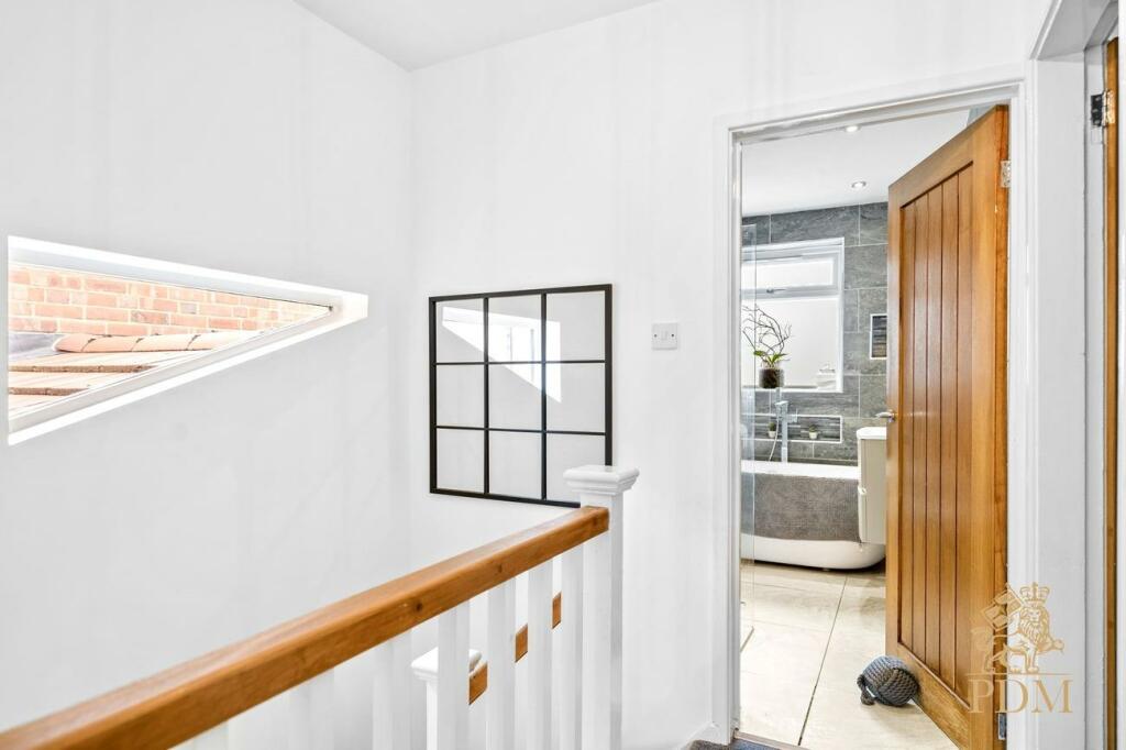 33 Russell Crescent Wollaton Nottingham NG8 2BQ