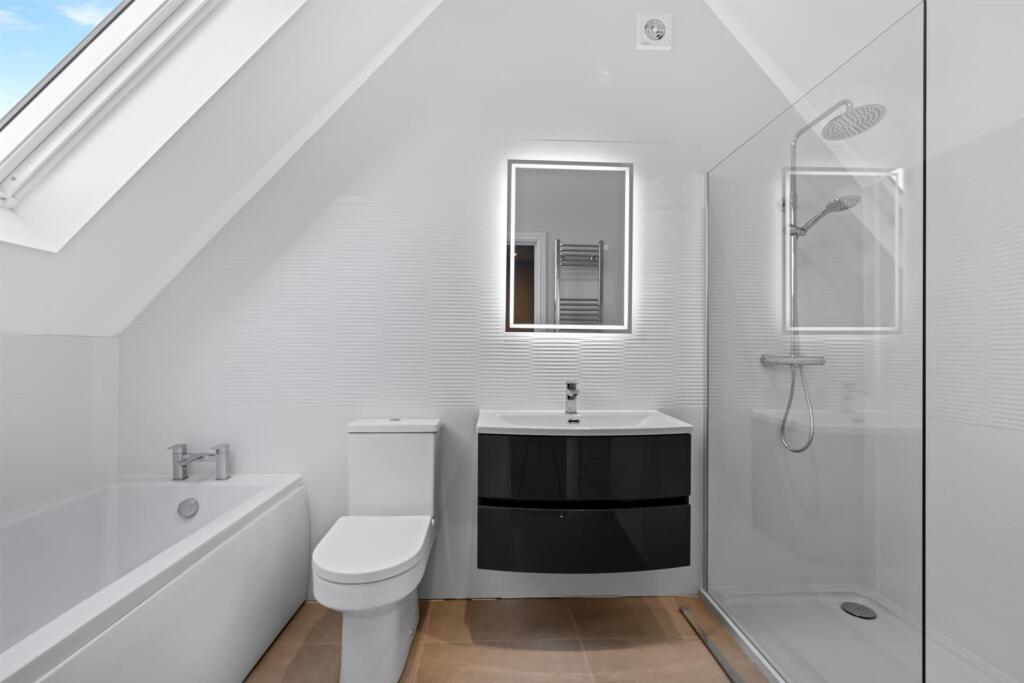 Ensuite to Bedroom 1