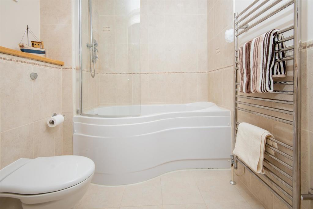 Main Bathroom.jpeg