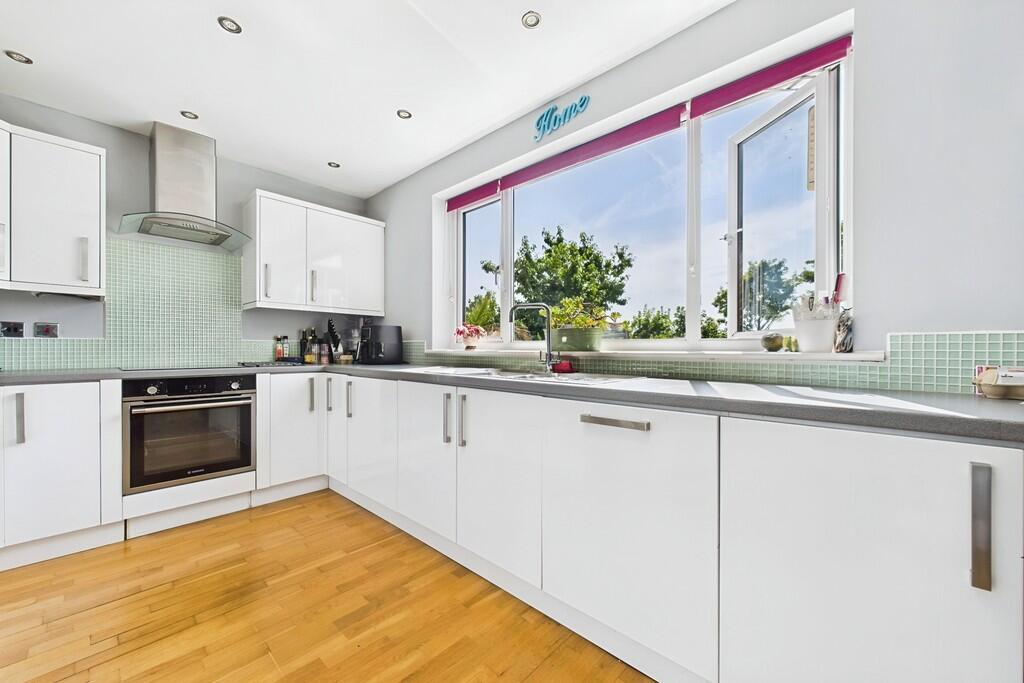 bd811f50-CAM01085...