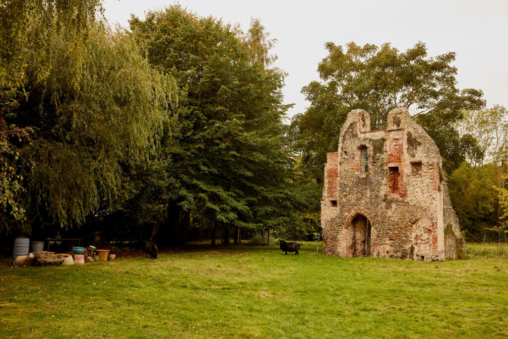 314583 - INIGO_METTINGHAM CASTLE_111.JPG