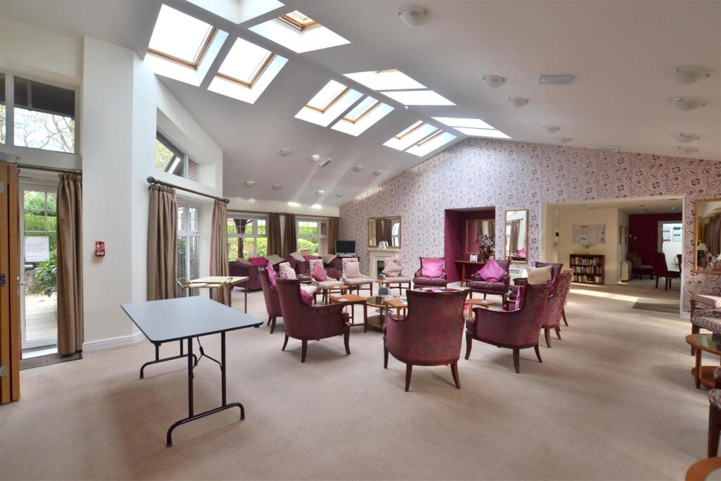 Communal Lounge 1.JPG