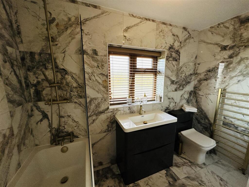 Bathroom1.jpg
