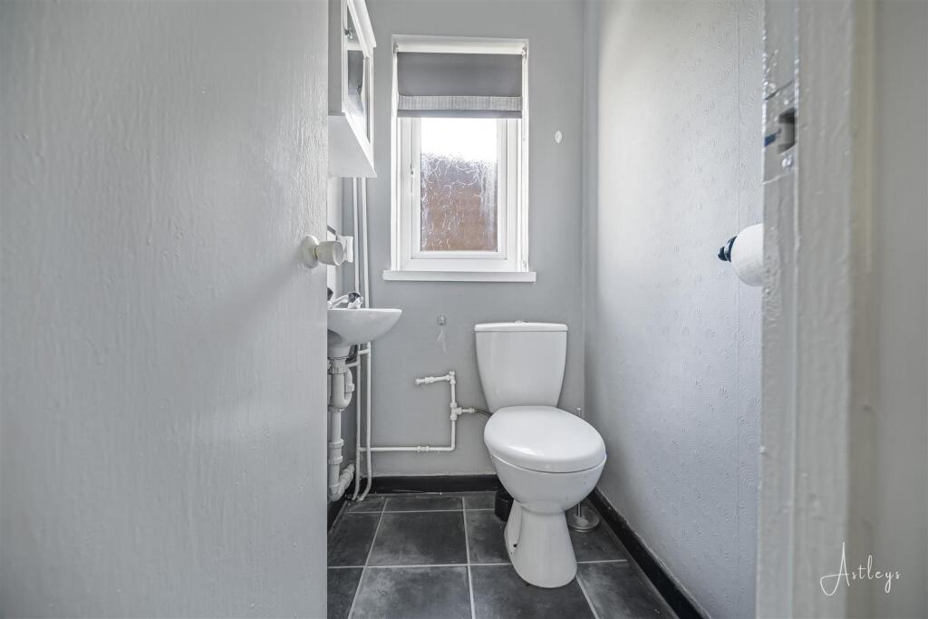 Utility room/cloakroom