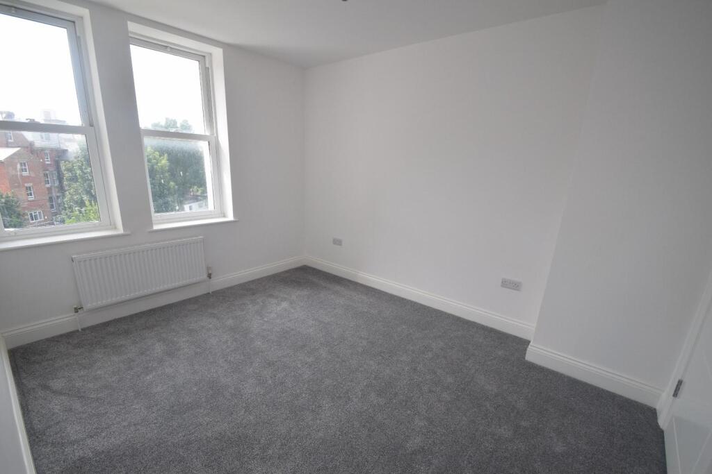 4  Beauchamp Court bed 2.JPG