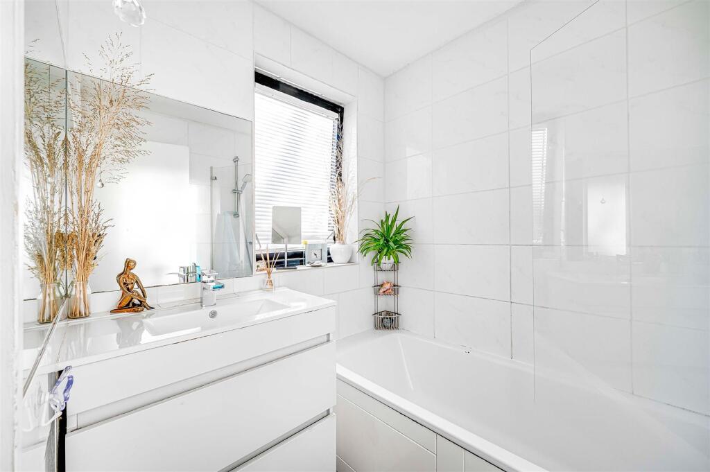 Davies___Davies_21_Searle_Pl__Finsbury_Park__Londo