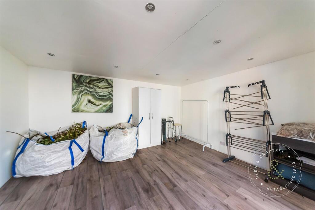 Dogo-Street-Ground-Floor-Flat-25.jpg