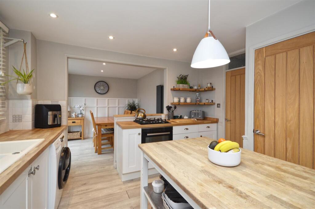 Kitchen / Breakfast Room
