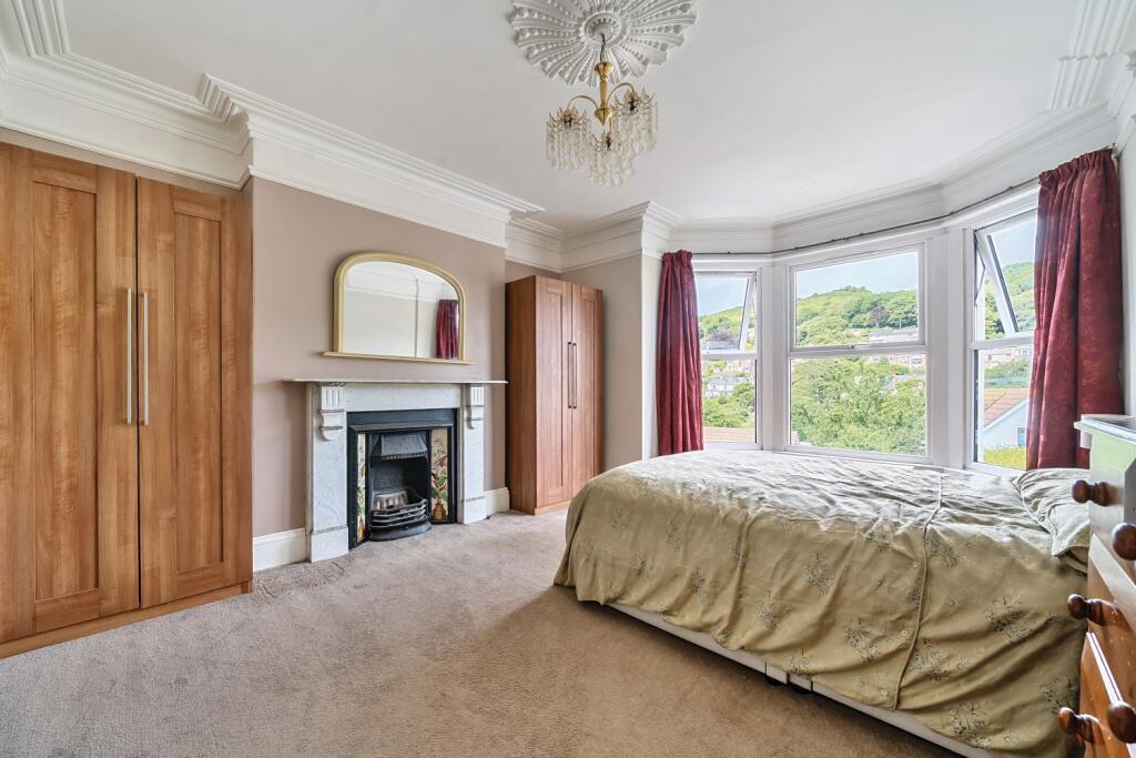 1310281-7-684c254a77996