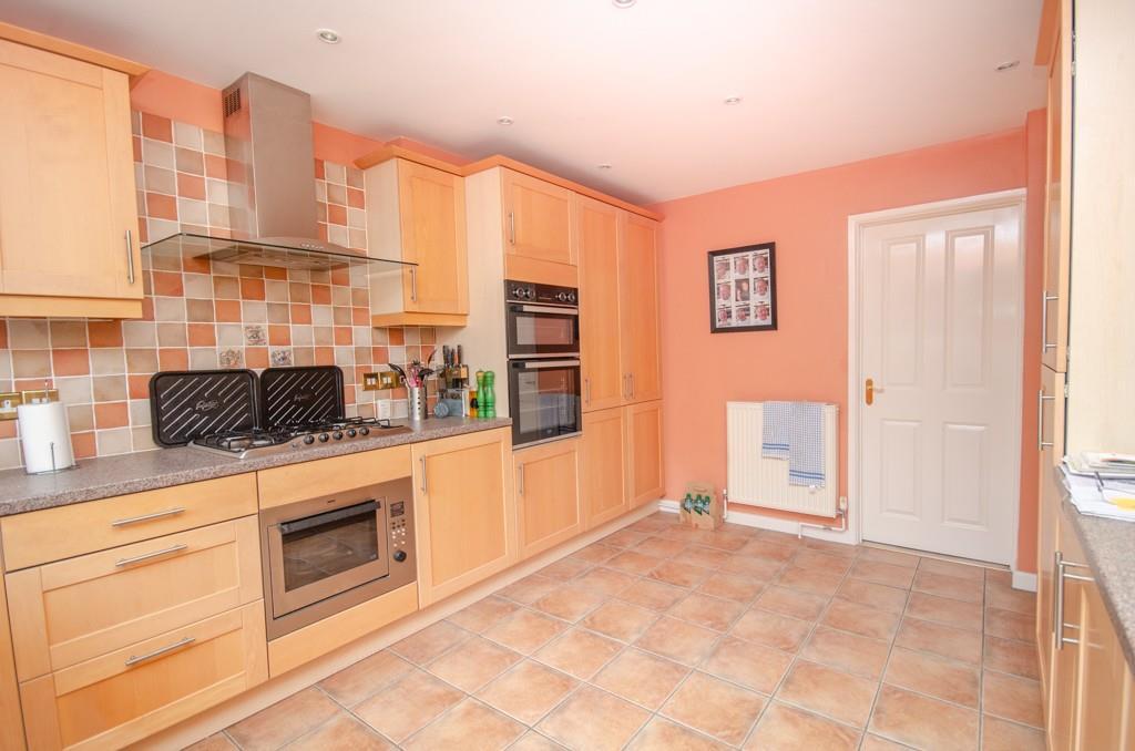 Kitchen pic 2.jpg
