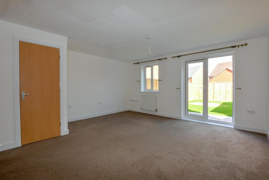Living Room 1.jpg