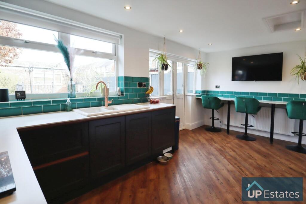 KITCHEN/ DINER