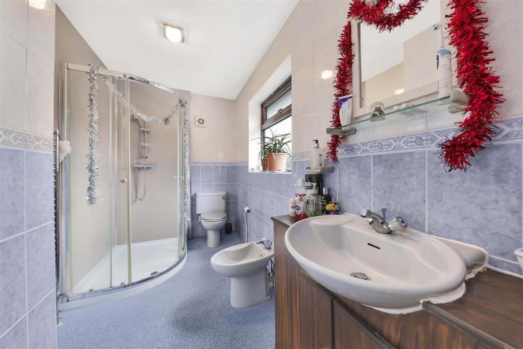 12 Bedroom Two En-suite