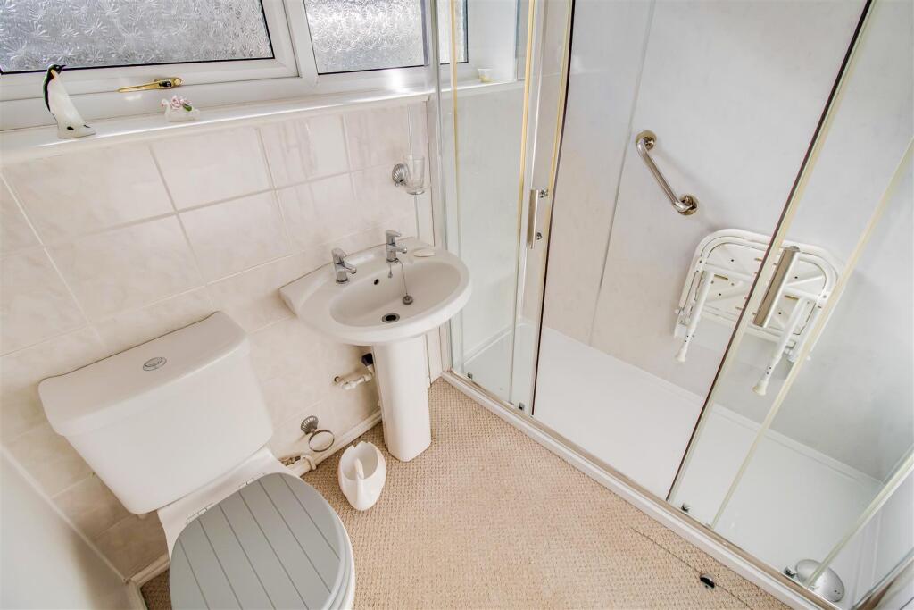 SHOWER ROOM/W.C.