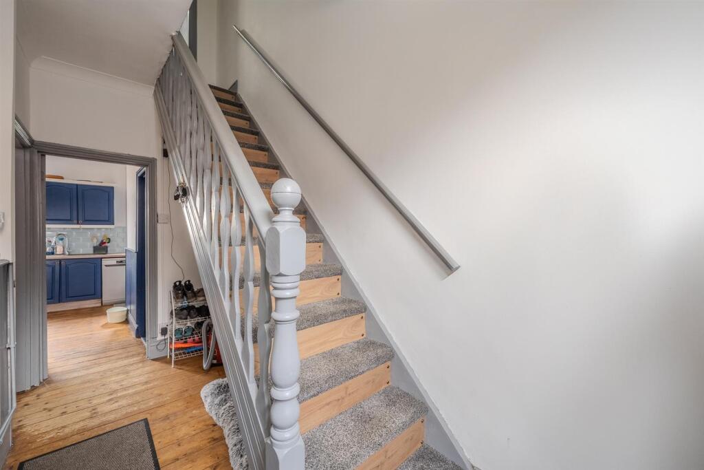 2 Woodview Terrace-6.jpg