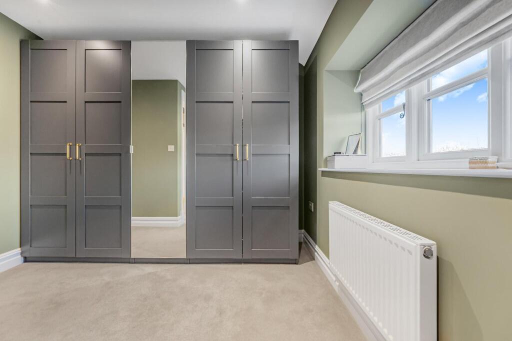 Dressing Room.Bed 4.jpg