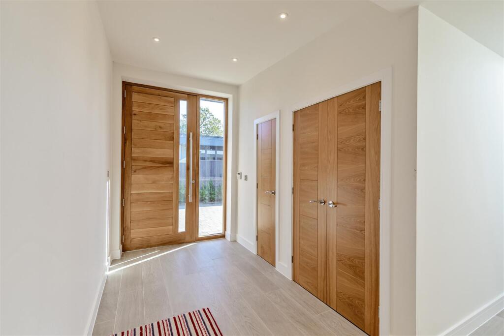 8666547-interior01.jpg