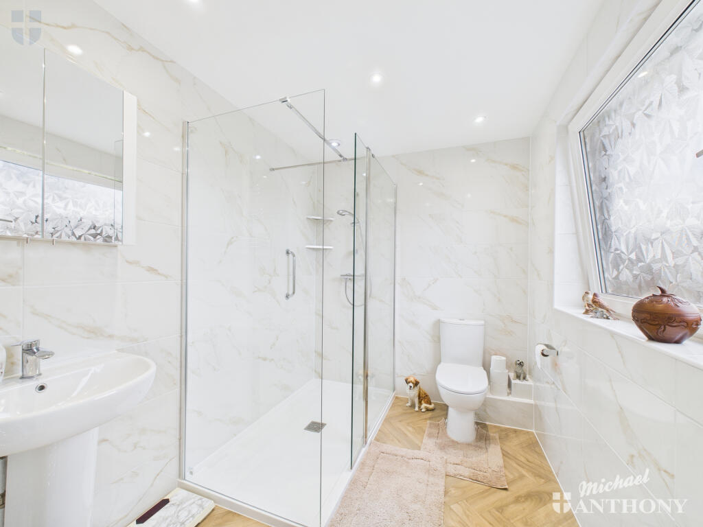 CAM03218G0-PR0758-STILL009