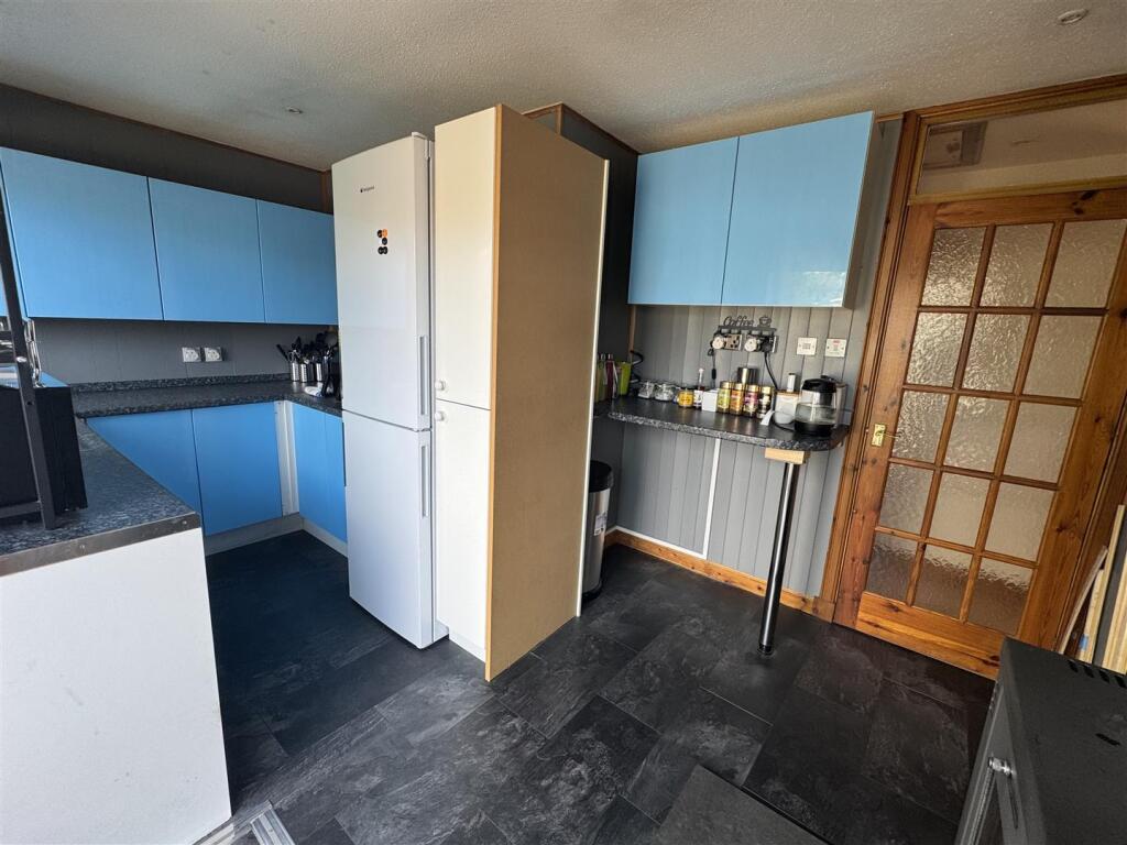 KITCHEN 4.JPG
