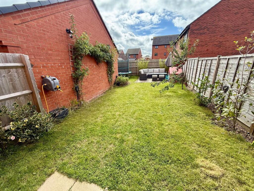 PG10 Garden2.jpg