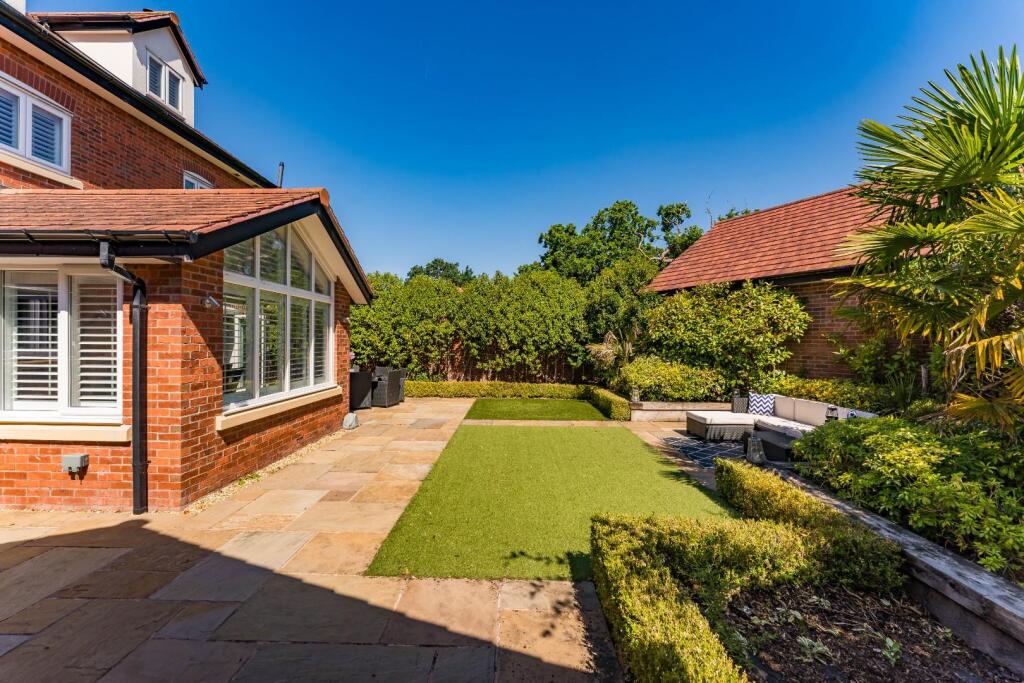 5 Bletchley Park Way, Wilmslow-3.jpg