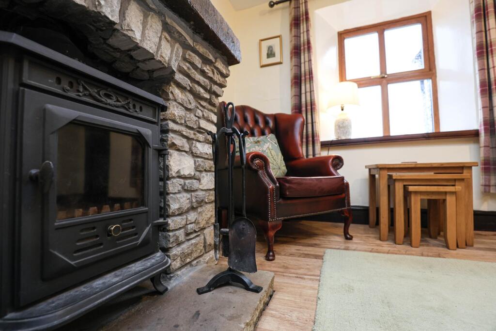 Dining Lounge with Multi-Fuel Stove