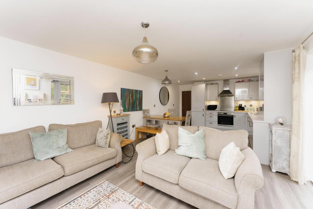 Lounge / Kitchen