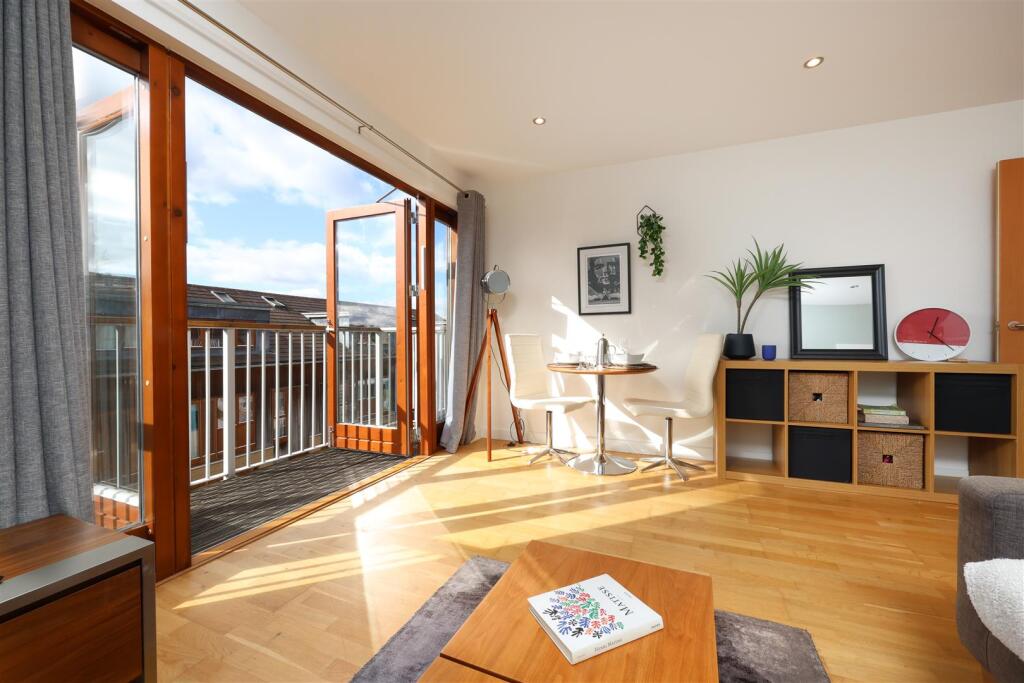 16 Wellesley Mews 20.JPG