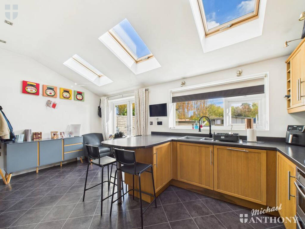 CAM03218G0-PR0821-STILL012-thumbnail-h750-70