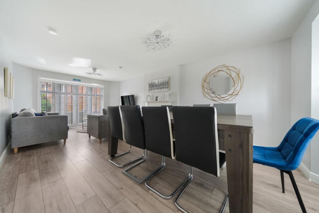 Violet Court - Lounge