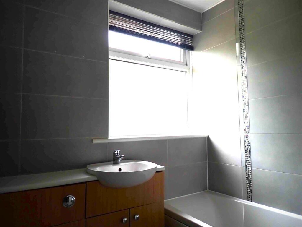 BATHROOM/W.C