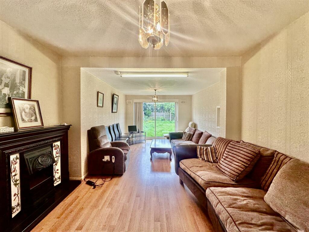 EXTENDED LOUNGE