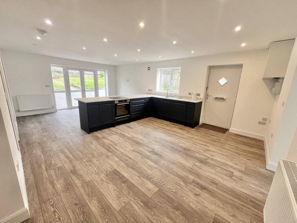 Kitchen / Dining Area